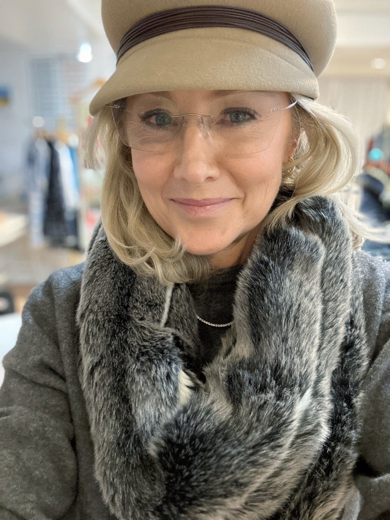 A Fur collar/hand warmer (faux) - abigailheche