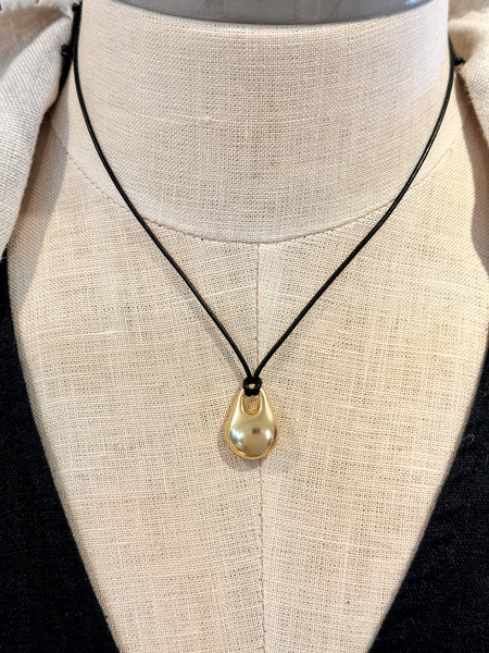 Gold drop pendant necklace