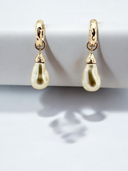 Baroque pearl hoop Earring