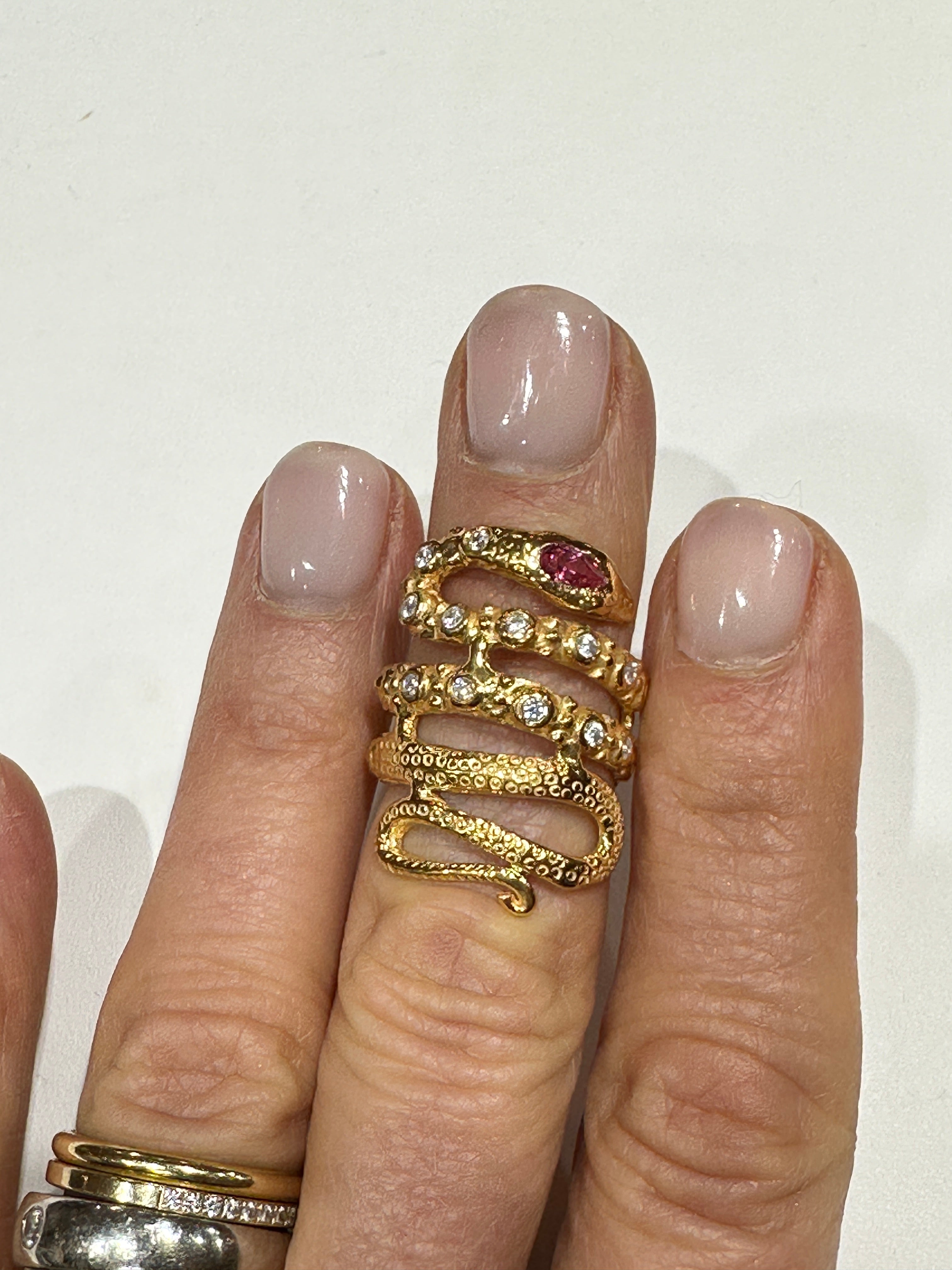 Snake ring pink sapphire, diamonds