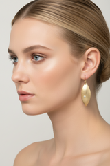 marquis leaf with diamond accent,18k