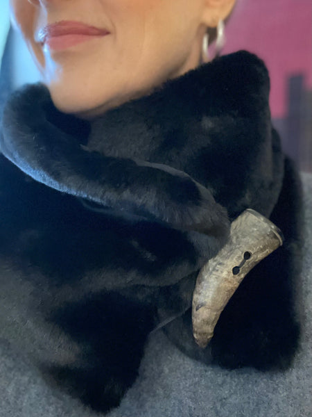 Mink Fur collar scarf (faux)with horn closure