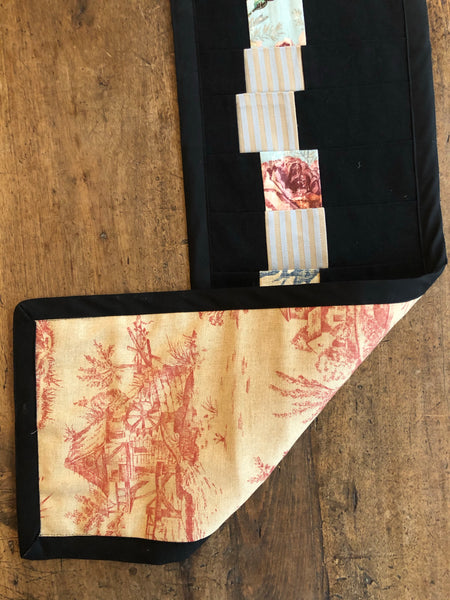 Table runner / wall hanging
